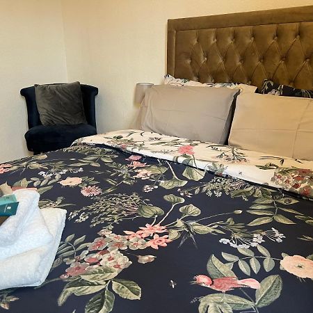 Grand Bleu - London - Next To Piccadilly Line Tube Station & Brand New Facilities Hotel Bagian luar foto