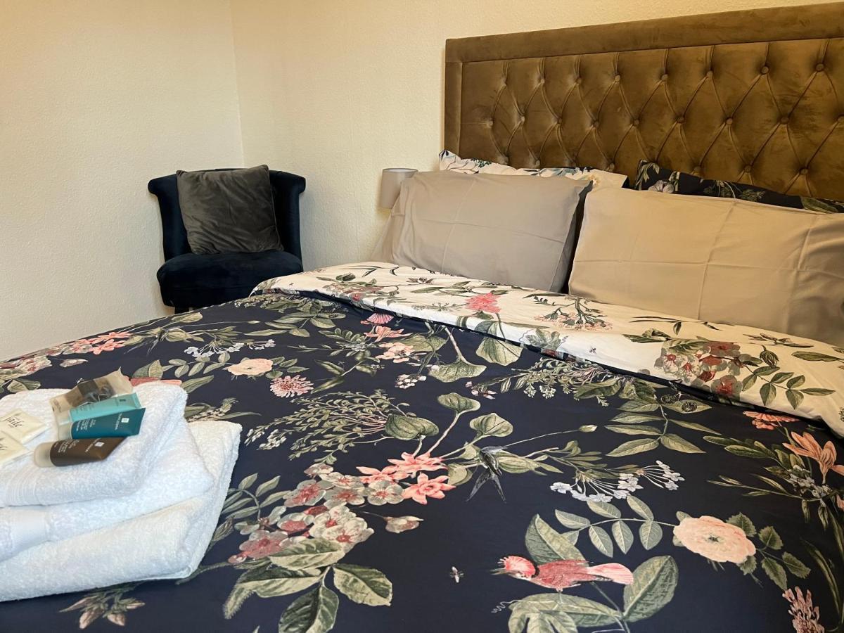 Grand Bleu - London - Next To Piccadilly Line Tube Station & Brand New Facilities Hotel Bagian luar foto