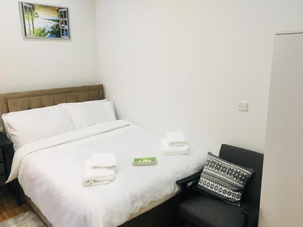 Grand Bleu - London - Next To Piccadilly Line Tube Station & Brand New Facilities Hotel Bagian luar foto