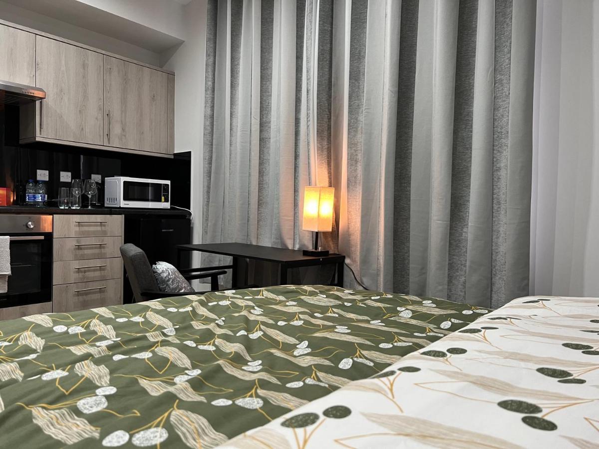 Grand Bleu - London - Next To Piccadilly Line Tube Station & Brand New Facilities Hotel Bagian luar foto